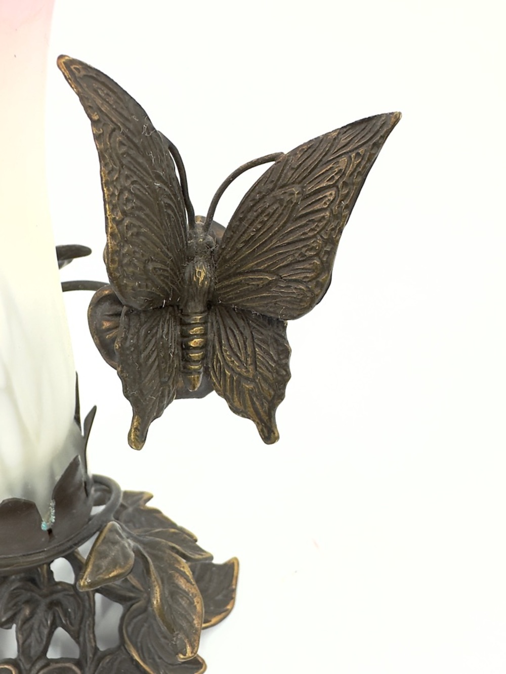Vintage Andrea By Sadek Butterfly Lamp Frosted Pink Fluted Glass Metal Base 1996 - Picture 3 of 10